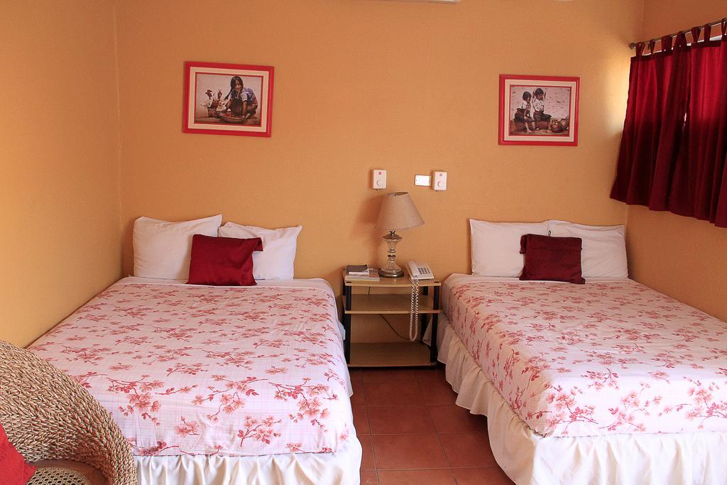 Hotel Y Cisneros 3*