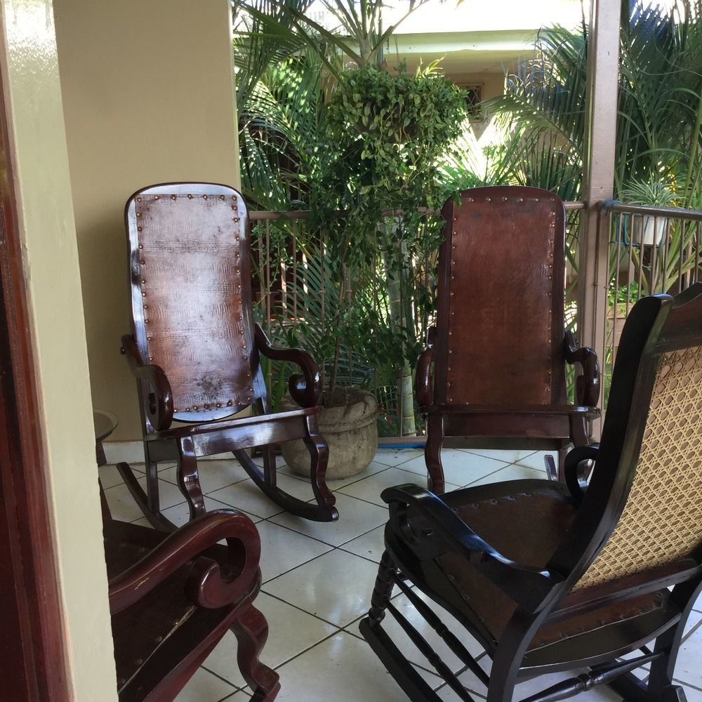 Y Cisneros Hotel Managua
